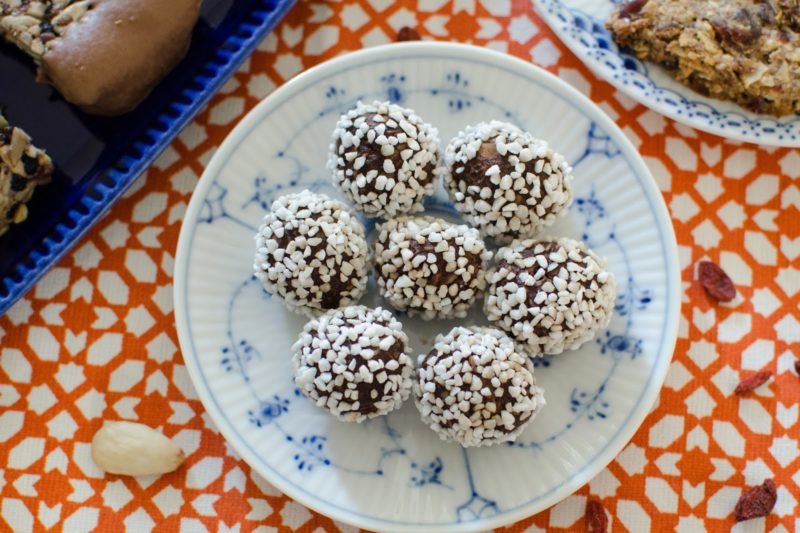 Chokladbollar på ghee och kokossocker
