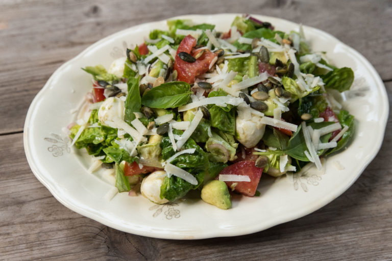 Sallad mozzarella avokado