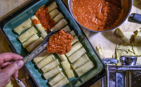 Tomatsås över cannelloni